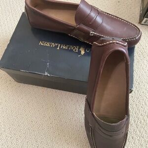 Men’s name brand shoes. Size 11 like new.